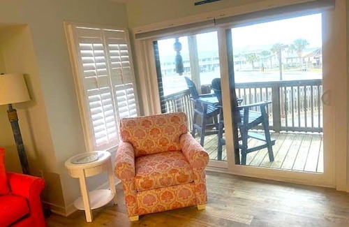 Emerald Isle Condo | Cozy 1-bedroom 1 bath ocean view condo in welcoming Emerald Isle.