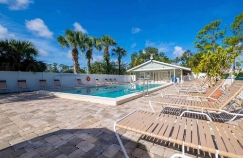 Naples RV Rental | Cozy 1 bedroom 1 bath travel trailer in tranquil Naples with WiFi, AC