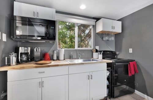 Cedar Glen Apartment | Cozy 1-bedroom apartment in gorgeous Lake Arrowhead with WiFi