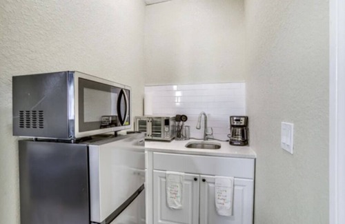 St. Petersburg Apartment | Cozy 1-bedroom apartment with carport and WiFi in phenomenal St. Petersburg