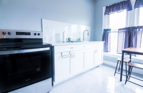 Downtown Niagara Falls Apartment | Cozy 1 bedroom Apartment Sleeps 4
