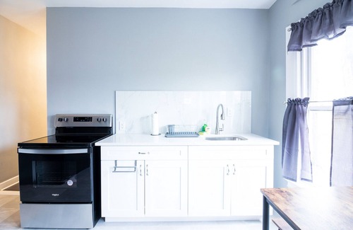 Downtown Niagara Falls Apartment | Cozy 1 bedroom Apartment Sleeps 4