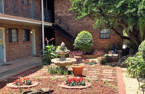 Beauregard Town Historic District Apartment | Cozy 1-bedroom apartment with WiFi, AC in wonderful Baton Rouge
