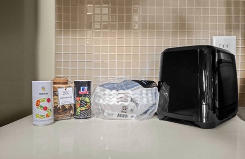 Mid-Wilshire Apartment | Cozy 1-bedroom apartment with AC, fitness room in fantastic Los Angeles