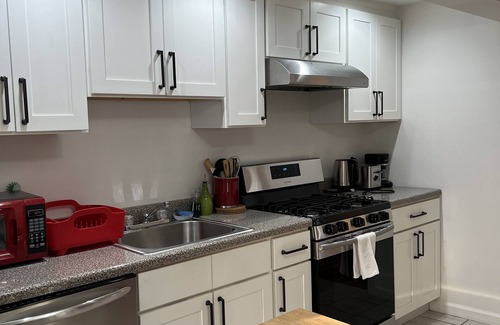 New Haven Apartment | Cozy 1-bedroom apartment, water views in wonderful New Haven with WiFi, AC