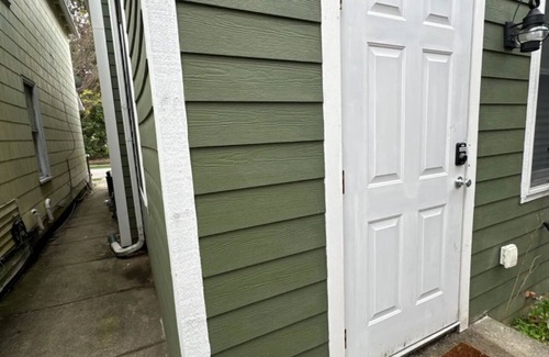 Madison Apartment | Cozy 1-bedroom apartment in fabulous Madison with WiFi, AC, Smart TV