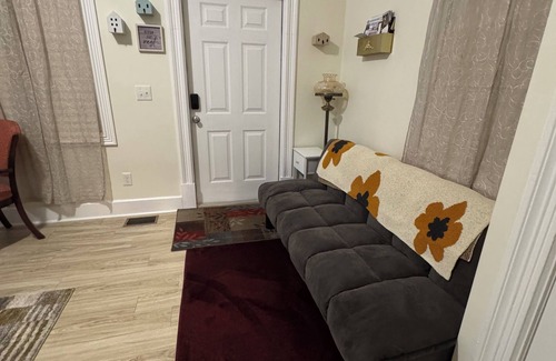 Madison Apartment | Cozy 1-bedroom apartment in fabulous Madison with WiFi, AC, Smart TV