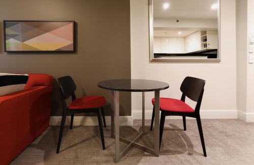 South Yarra Apartment | Cozy 1 Bedroom Apartment With Pool And Gym
