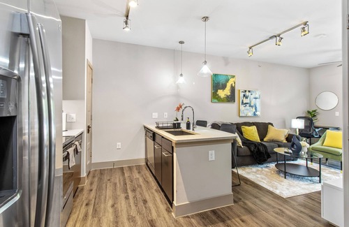 Chestnut Apartment | Cozy 1-bedroom apartment in Austin with Free Wi-Fi, fitness room, Pool, Parking