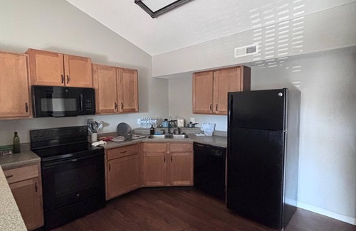 Olathe Apartment | Cozy 1-bedroom apartment in lovely Olathe with AC
