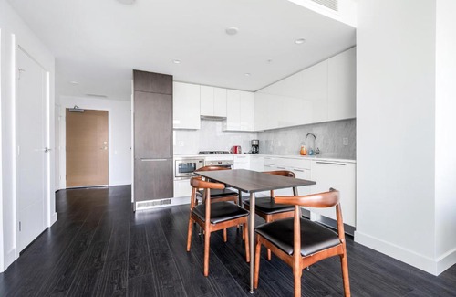 Metrotown Apartment | Cozy 1-Bedroom Apt in Burnaby Free Parking