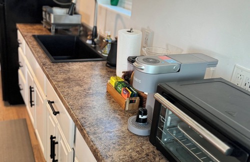 Rainbow CDP Apartment | Cozy 1-bedroom artistic loft apartment in peaceful Fallbrook with hi -speed WiFi