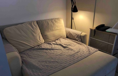 Las Pinas Condo | Cozy 1 bedroom by the mall with Netflix