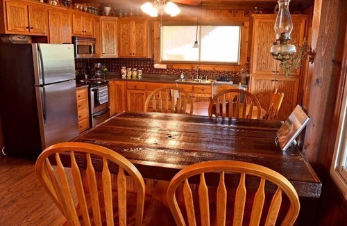 Chattanooga Cabin | Cozy 1-bedroom cabin just 16 minutes from Ruby Falls