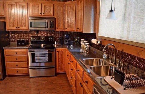 Chattanooga Cabin | Cozy 1-bedroom cabin just 16 minutes from Ruby Falls