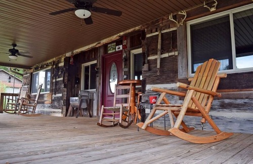 Chattanooga Cabin | Cozy 1-bedroom cabin just 16 minutes from Ruby Falls