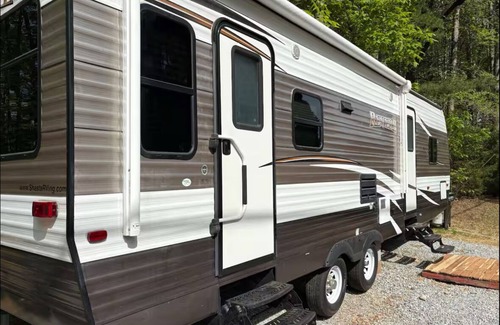 Salem House | Cozy 1-bedroom camper close to Clemson and Lake Jocassee