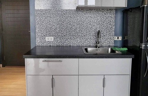 Valenzuela Condo | Cozy 1-bedroom condo in welcoming Makati with WiFi, AC, fitness room