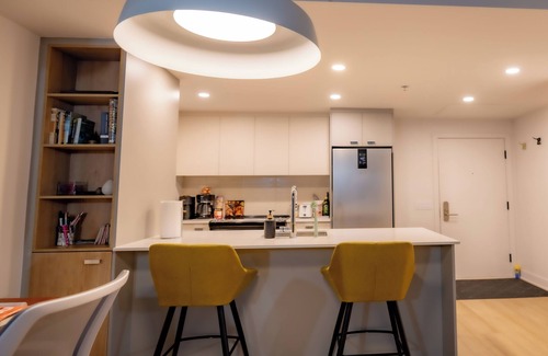 Old Montreal Condo | Cozy 1-bedroom condo with WiFi, fitness room and office space in old Montréal