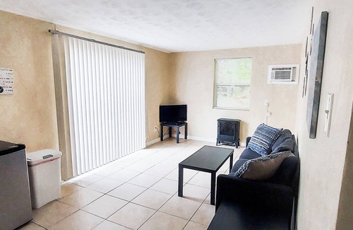 Arlington Cottage | Cozy 1-bedroom cottage with WiFi and AC in charming Jacksonville