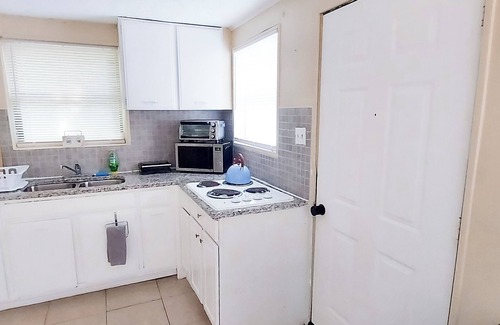 Arlington Cottage | Cozy 1-bedroom cottage with WiFi and AC in charming Jacksonville