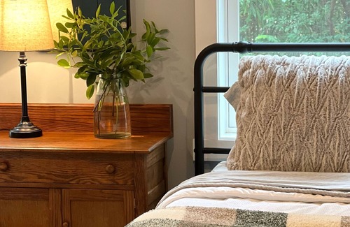 Old Town Cottage | Cozy 1-bedroom cottage in the Village of Pinehurst
