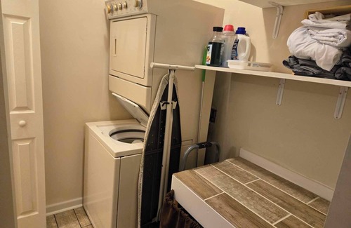 Forest Park Cottage | Cozy 1-bedroom cottage with WiFi, AC, fully furnished in charming Savannah.
