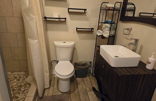 Forest Park Cottage | Cozy 1-bedroom cottage with WiFi, AC, fully furnished in charming Savannah.