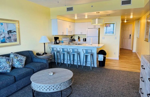 Brush - Stewarts Resort | Cozy 1-Bedroom Deluxe Suite in Beautiful Daytona Beach!