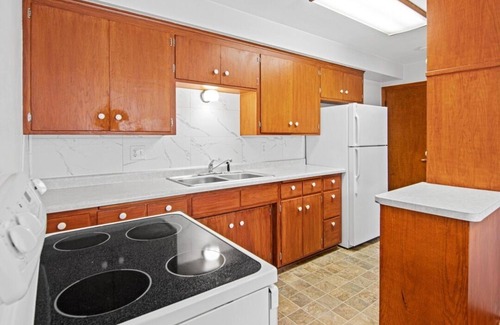 Diamond Lake House | Cozy 1-bedroom Duplex home- Close to Downtown Minneapolis, MOA & MSP Airport.