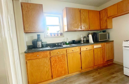 Akron House | Cozy 1 Bedroom ENTIRE HOME in the Heart of Akron