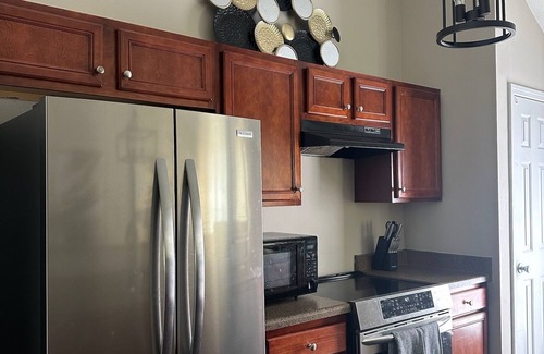 Union City House | Cozy 1-bedroom guest room with AC and WiFi in Union City. Close to airport