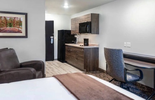 Huntersville Hotel | Cozy 1-bedroom hotel in delightful Huntersville up to 2 people