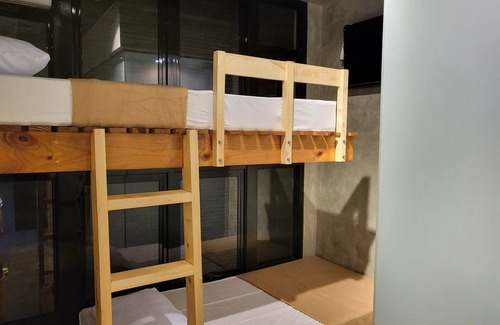 Santa Cruz House | Cozy 1-bedroom hotel in enchanting Cebu City with AC, WiFi