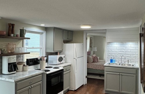 Farmington House | Cozy 1-bedroom house with AC and WiFi in charming Farmington