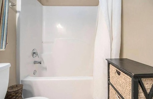 Dallas House | Cozy 1-bedroom house with WiFi, AC in marvelous Dallas