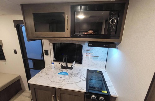 Shelby House | Cozy 1-bedroom mobile Camper Trailer home with WiFi and AC in Pleasant Shelby