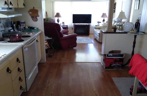 Palmetto House | Cozy 1-bedroom mobile home on rim canal with dock, Palmetto Fla.