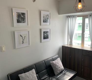 Alabang Apartment | Cozy 1 Bedroom near Alabang Town Center and Molito with Wifi and Netflix