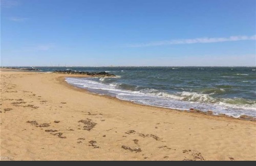 Willoughby Spit Apartment | Cozy 1-bedroom only in shared apartment with AC, WiFi in welcoming Norfolk