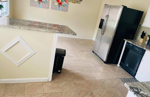 Laurel House | Cozy 1 bedroom patio view shared bathroom living room and kitchen #2