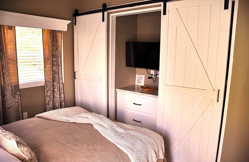 Northside Resort | Cozy 1-bedroom resort in awesome Jacksonville near airport