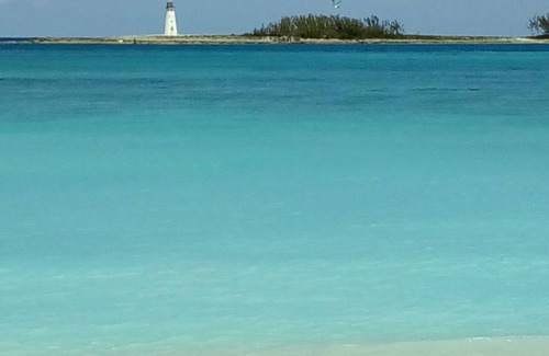 Nassau Apartment | Cozy 1 bedroom studio apt with private entrance located near center of island.