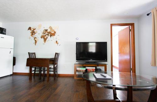 Jacksonville Beach House | Cozy 1 Bedroom Unit - 4 Blocks from Jax Beach Pier!