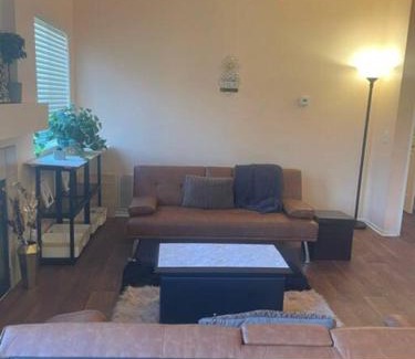 Victorville House | Cozy! 1 hr from LA - 2 hr from Las Vegas!