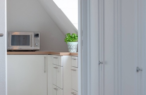 Tinnum Apartment | Cozy 1-room apartment with box-spring bed
