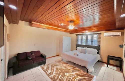 Nassau Apartment | Cozy 1 studio bedroom