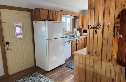Friendship House | Cozy 10-Acre Retreat w/Deck & AC near Adventures