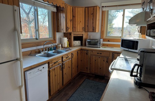Friendship House | Cozy 10-Acre Retreat w/Deck & AC near Adventures