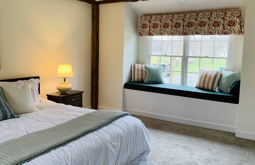 Madison Other | Cozy 1814 farmhouse minutes to wineries, parks, golf and Lake Erie.
